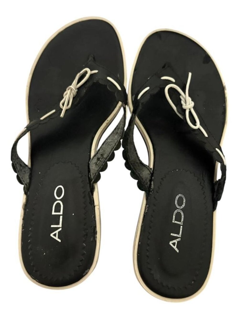 Vintage ALDO Black Kitten Heel Thong Sandals Y2K Minimalist Heel Size 6 🖤